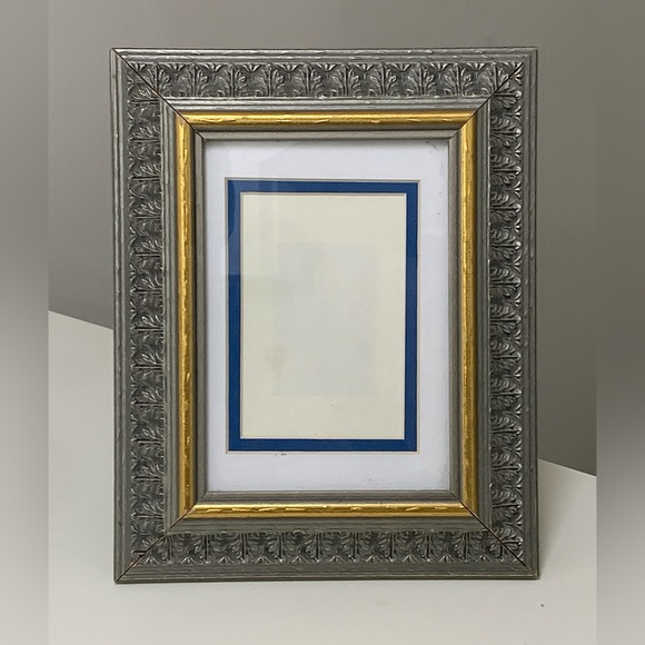 1990s Vintage Gold Painted Carved Embellished Wooden Standalone Picture Frame - Picture 4 of 15